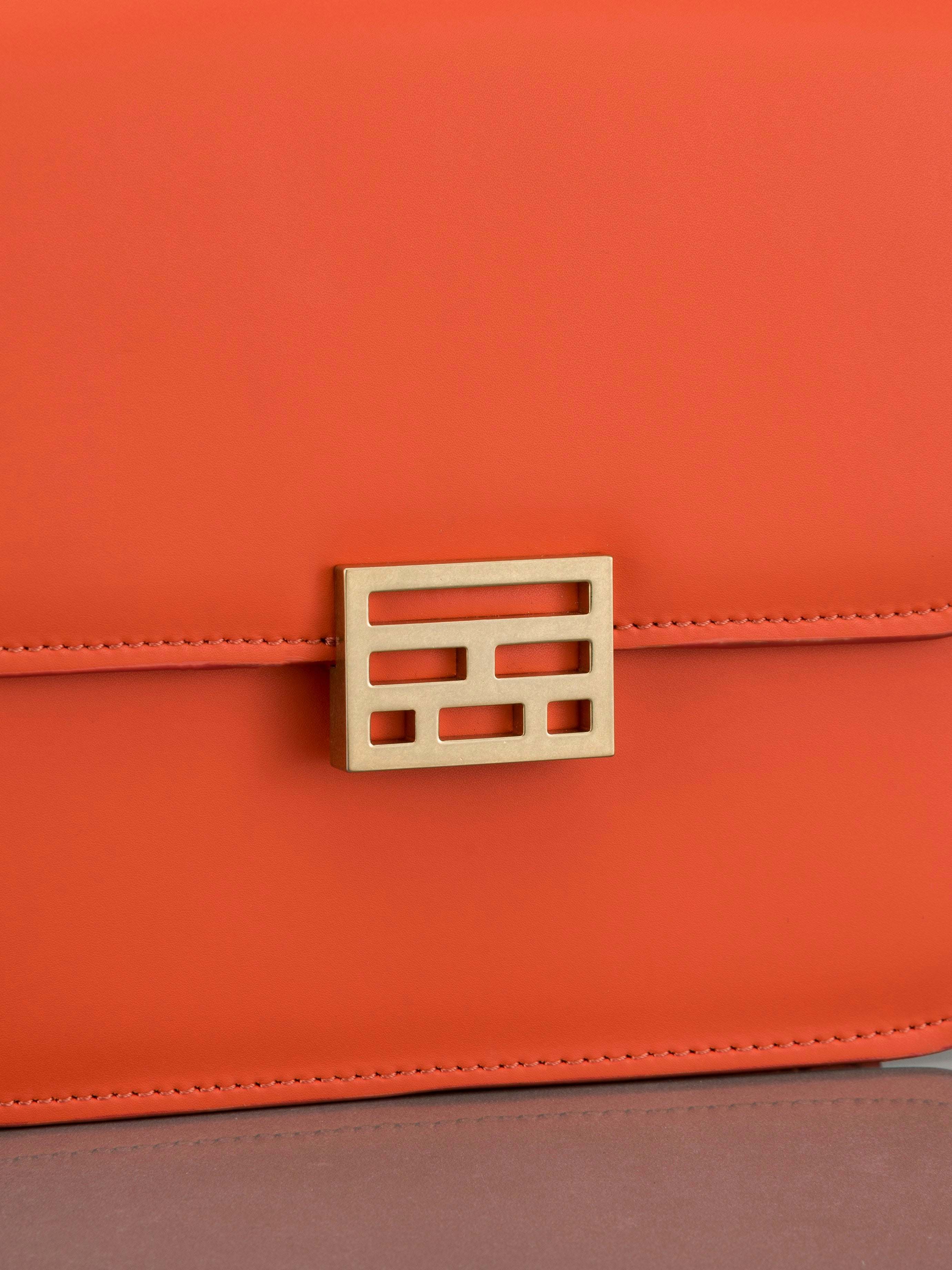 handbag detail view alt:hover alt:size alt:fit1